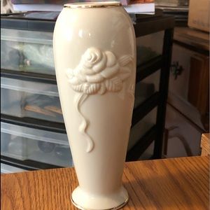 VINTAGE LENOX ROSE  BUD VASE WITH 24 K GOLD EDGE